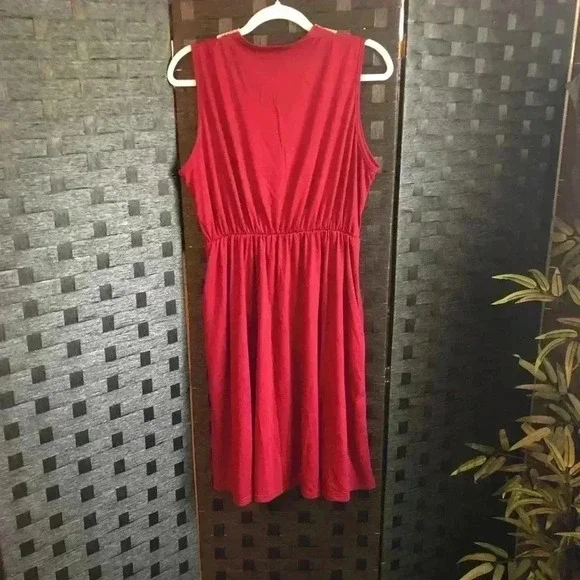 Red V-Neck Ruffled Dress - Picture 8 of 11